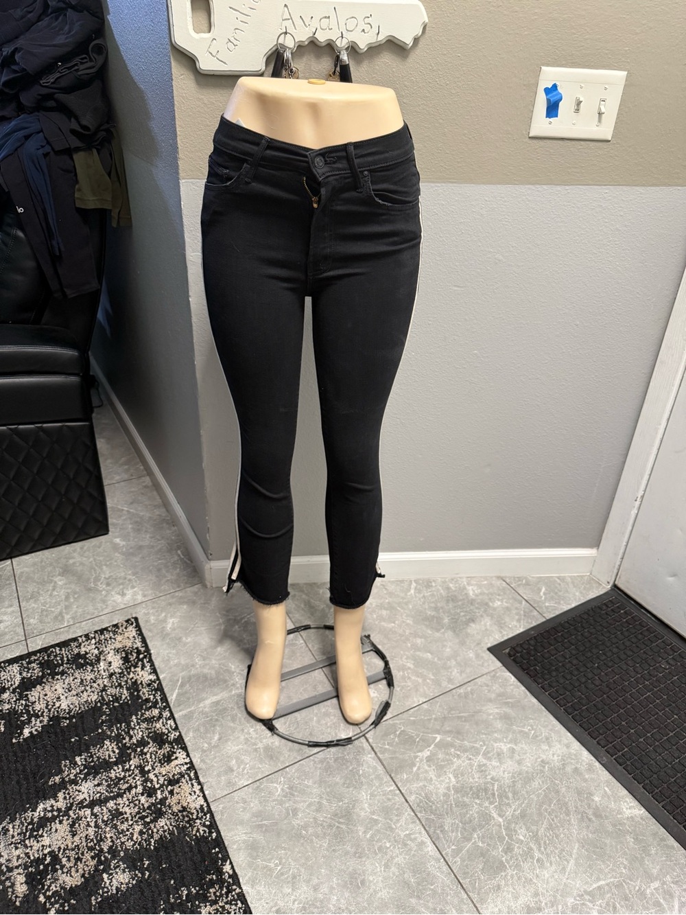 MOTHER Black High-Rise Cropped Skinny Jeans